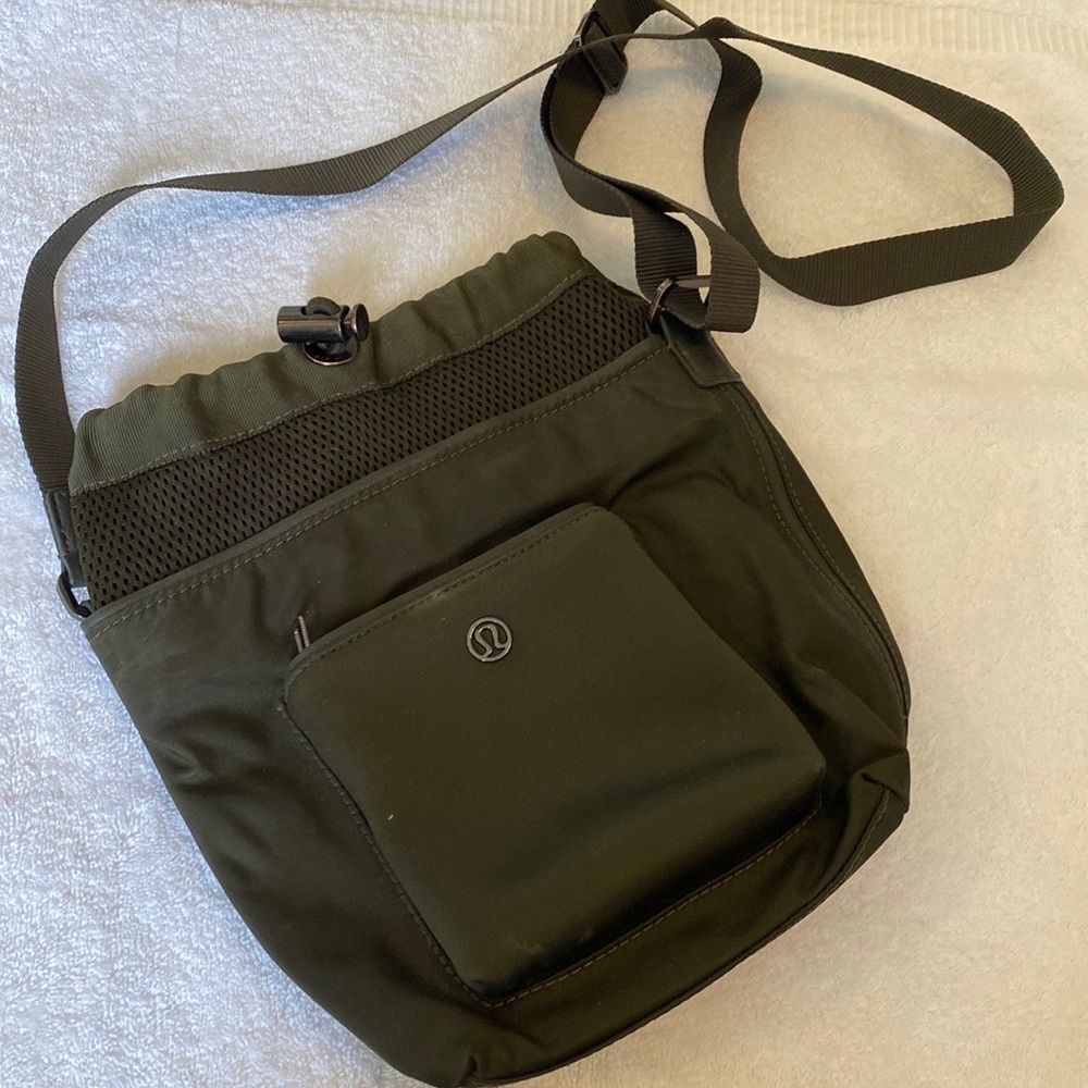 Lululemon cinch crossbody bag